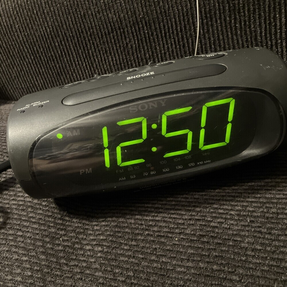 Sony ICF-C490 Dream Machine Dual Alarm FM/AM Clock Radio VNTG Battery/Electric